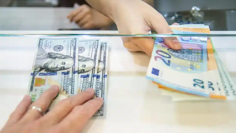 Comment convertir efficacement des dollars US en euros astuces et conseils
